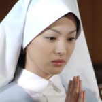 수녀복 입어도 빛나는 송혜교의 미모