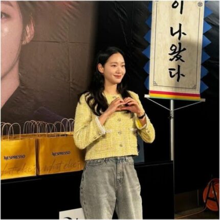 러블리한 김고은 샤넬 트위드자켓 패션 봄코디 추천