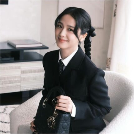 예쁘다고 난리난 블랙핑크 지수 디올 컬렉션 풀착장 가방 디올레이디백 정보