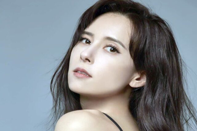 팬들에게 감동을 준 일본계 영국 혼혈 미녀의 가슴 타투
