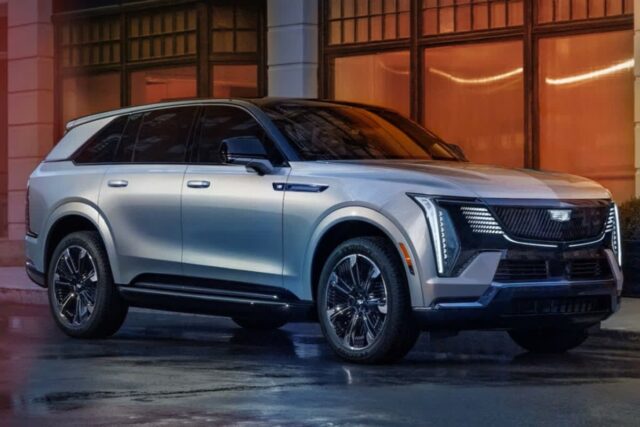 “이거 버스 아니에요?” 6m 크기에 달하는 대형 SUV, 압도적 사이즈에 모두 놀랐다..