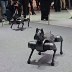 [MWC 2024] 턱 만지면 꼬리 살랑살랑…이색 로봇 눈길