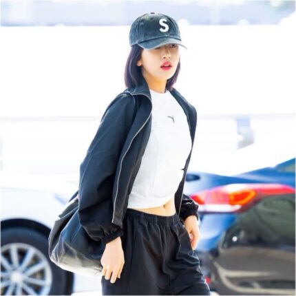 안유진 공항룩 요즘 핫한 푸마 운동화 스피드캣 가격은?