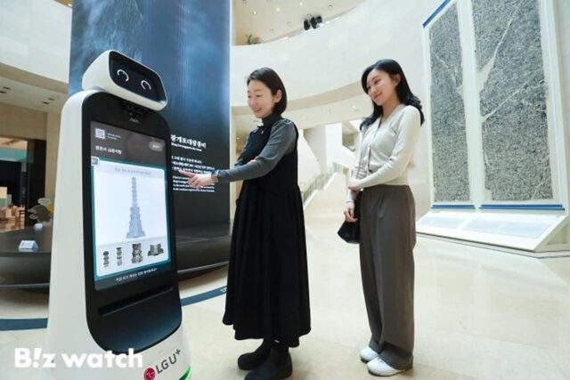U+로봇 안내·배송 ‘척척’…원격제어 플랫폼 탑재