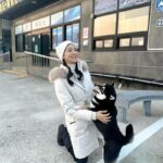 윤세아, 촬영길에 만난 강아지와 ‘찰칵!’…”뽀뽀 세례 고마와”