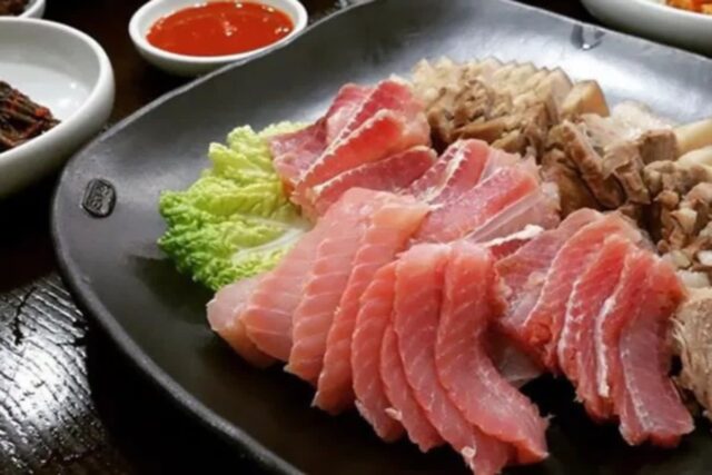 잔칫날 필수! 코를 톡 쏘는 홍어 맛집 BEST4