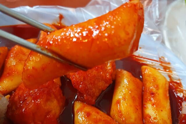 “10년을 한자리에서 팔았다” 추억의 맛 자랑하는 서울 노포 떡볶이 5곳