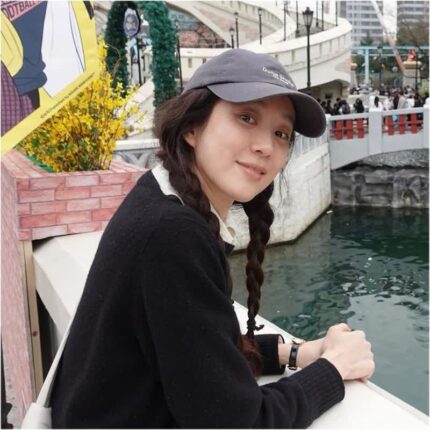 정려원 데일리백 100만원대 화이트백은 르메르 크로와상백