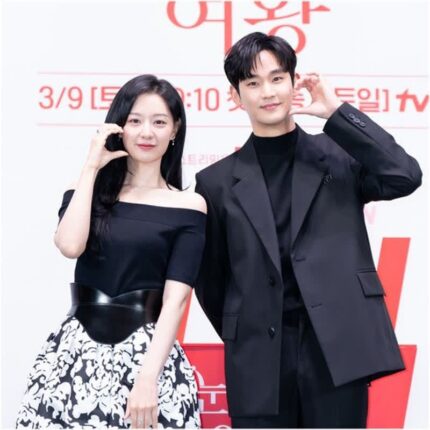 눈물의 여왕 김수현 ❤ 김지원 제작발표회 옷 오프숄더 니트 탑 플라워 스커트는 알렉산더맥퀸