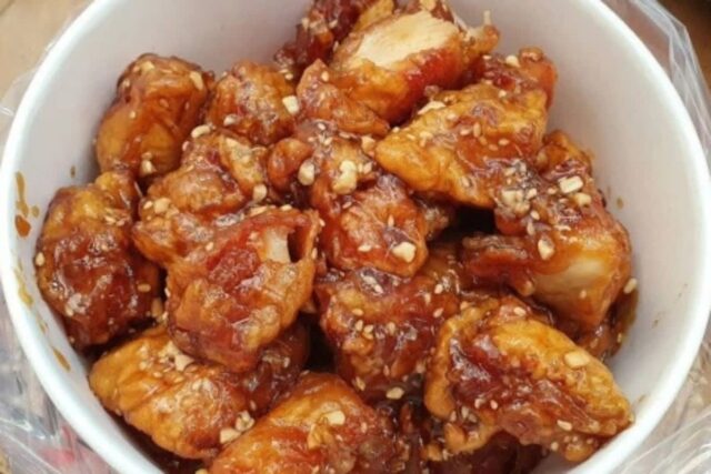 달콤, 매콤! 바삭한 식감에 중독되는 닭강정 맛집 BEST5