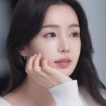 한동안 안 보이더니.. 게임하느라 손목터널 증후군 왔다는 여배우