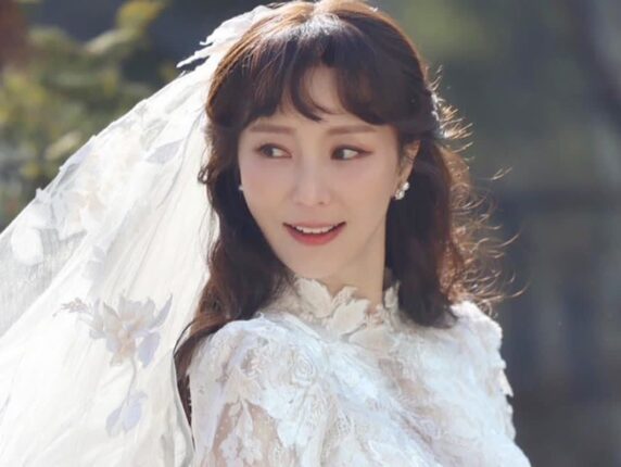 송중기가 사회 봐주고 신혼여행도 예약해준 상대