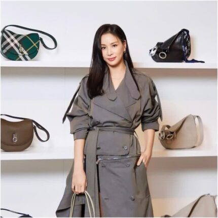 세련미 넘치는 꾸꾸꾸 고소영 여자 트렌치코트 코디 신상 버버리 가방 가격은?