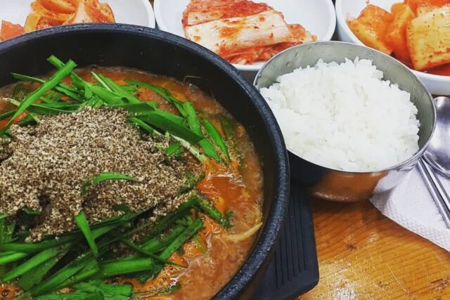 찐한 국물과 건져 먹는 묘미가 있는 오리탕 맛집 BEST5