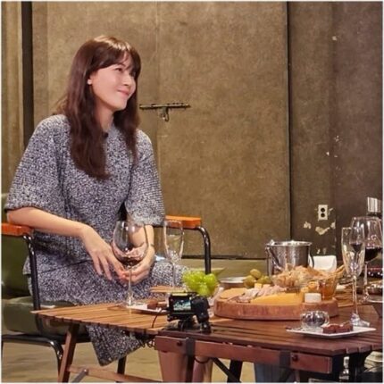 김하늘 짠한형 옷 니트 & 스커트 스텔라맥카트니 투피스 40대패션 추천
