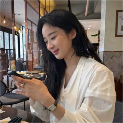 이청아 데일리룩으로 입기 좋은 10만원대 화이트 블라우스 브랜드는?