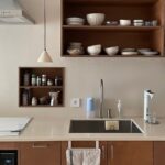 ‘마이크로 시멘트’로 주방부터 화장실까지! 색다른 인테리어 시공법을 활용한 24평 아파트