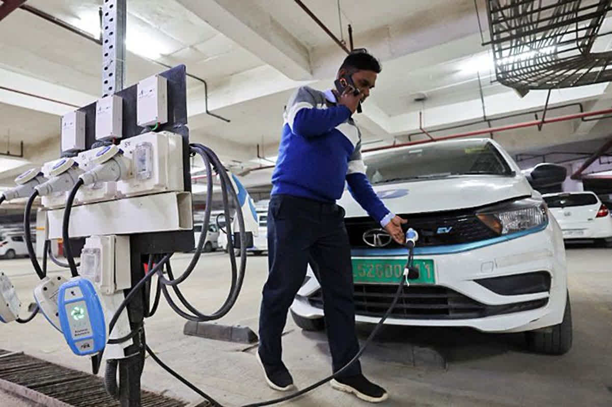 인도, 전기차 수입관세 인하 계획...테슬라에 희소식 | 글로벌오토뉴스