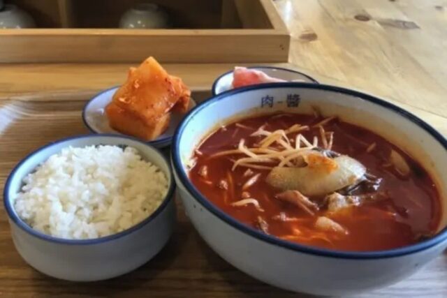 얼큰하게 끓인 국물! 먹어도 먹어도 중독성 강한 육개장 맛집 BEST5