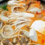 속이 꽉 찬 만두를 넣고 따끈하게 끓여 먹는 만두전골 맛집 BEST5