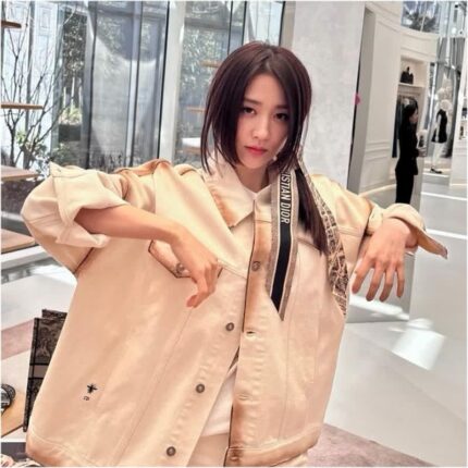 봄코디로 추천하는 박하선 디올 스카프 오버핏 자켓 가격은?