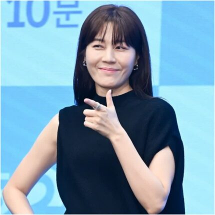 우아한 40대패션 김하늘 멱살 한번 잡힙시다 제작발표회 옷 펜디 니트 스웨터 미니스커트 가격은?