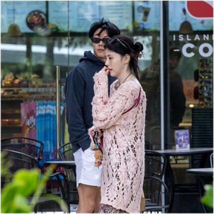 류준열❤️한소희 하와이 데이트룩 옷 핑크 니트 원피스 어디꺼?