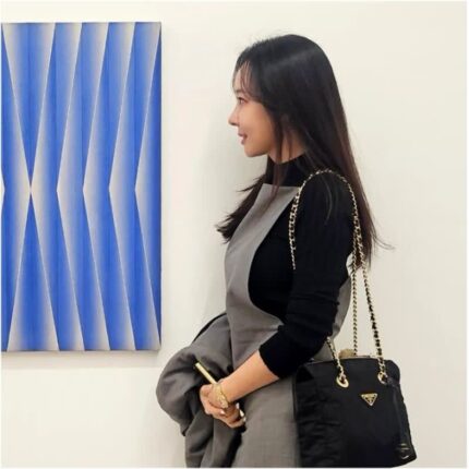 소유진 요즘 가장 자주 착용하는 프라다 가방 리나일론 토트백 200만원대 명품가방 추천