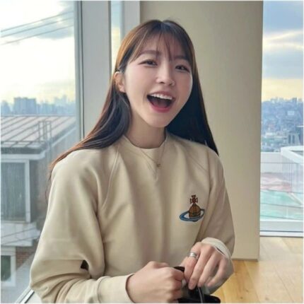 성해은 데일리룩 비비안웨스트우드 맨투맨 스웻셔츠 가격은?
