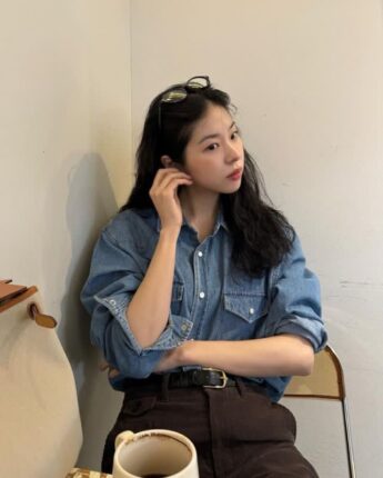 유행과 무관한 데님셔츠 스타일링 3