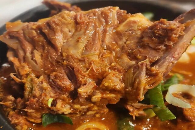 속 풀어주는 국물과 푸짐한 건더기가 일품인 뼈해장국 맛집 BEST5