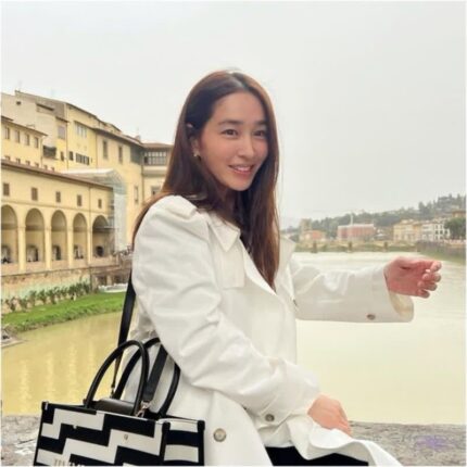 이민정 여행패션 속 빅백 지미추 토트백 여자 명품 가방 추천