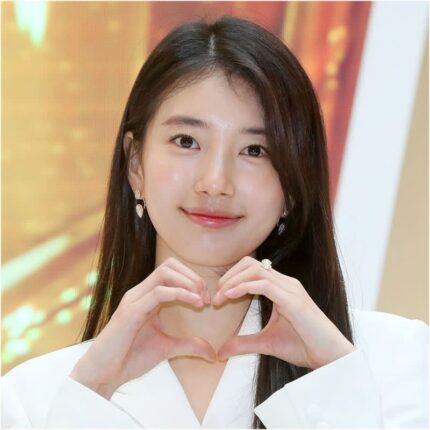수지 한맥 행사장 옷 올화이트룩 자켓 팬츠 여자셋업 투피스 여성정장브랜드는?
