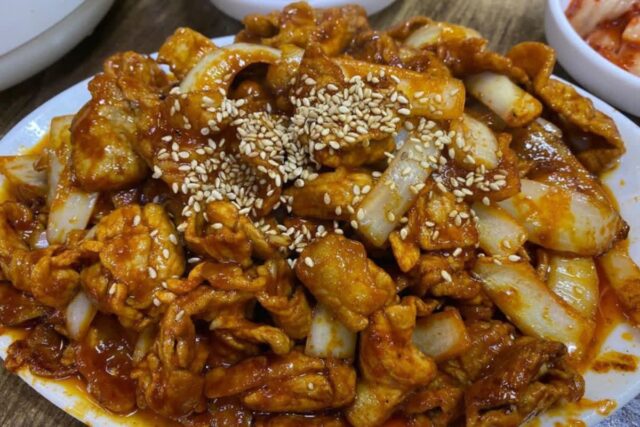 슬슬 벚꽃 시동 거는 중! 꽃 구경하러 가기 좋은 여의도 맛집 BEST5
