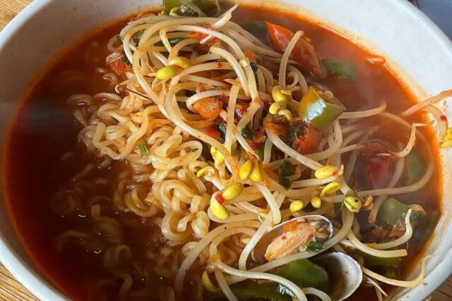 “오늘 점심은 이거!” 한국인의 소울푸드 라면 맛집 BEST5