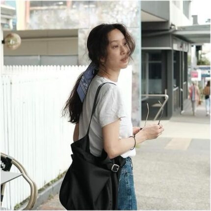 정려원 꾸안꾸 여행 패션 에르메스 스카프 미니멀한 10만원대 가방 브랜드는?