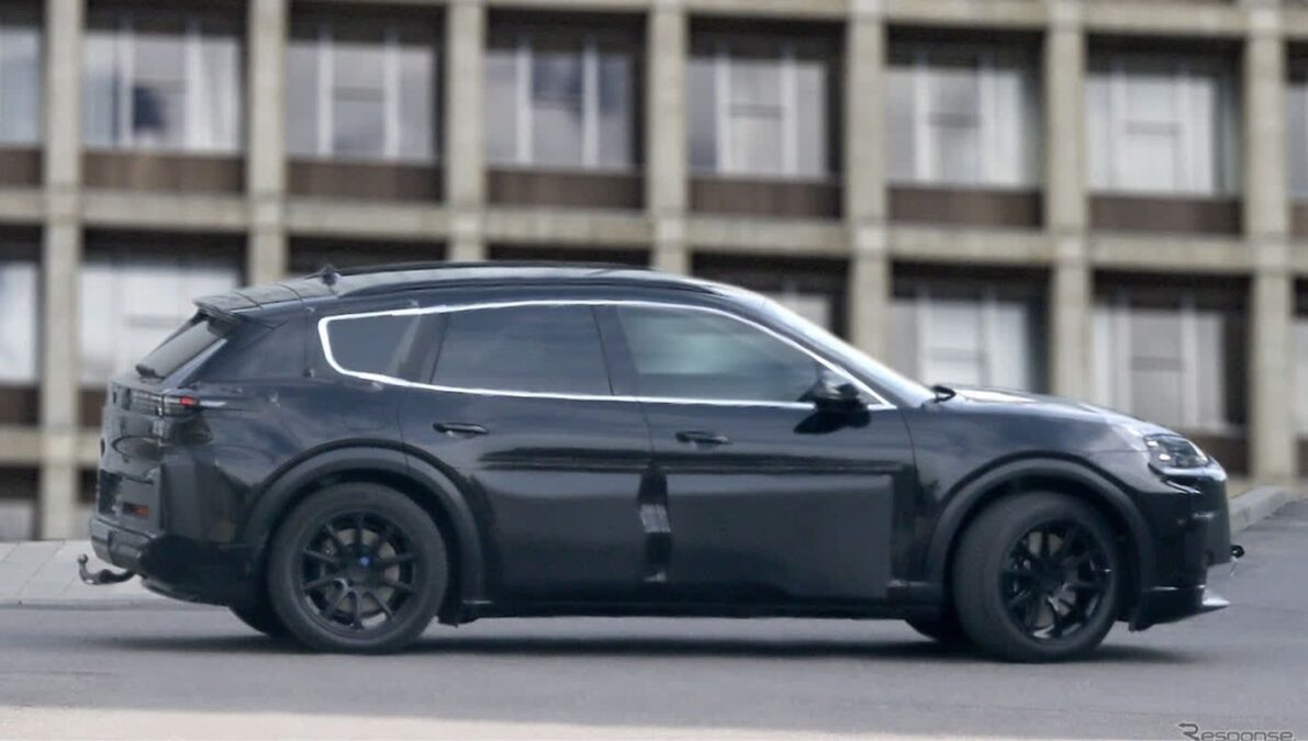 Porsche Unveils Its First Three-Row SUV | 오토포크