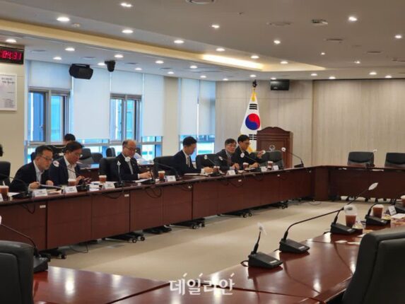 이창윤 과기1차관 “연구자 외적 부담 줄이는 핵심 지원자는 대학·산학협력단”