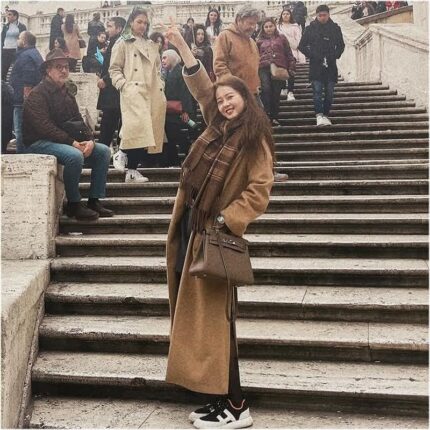 고아라 에르메스 가방 스니커즈 클래식한 여행룩