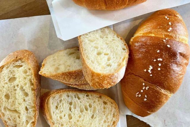 ‘은은한 버터의 풍미’ 겉바속촉의 매력에 이끌리는 소금빵 맛집 BEST5