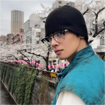 차은우 여행룩 신발 힙한 아식스 운동화는?