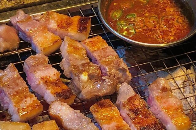 고기만 먹어도 맛있지만, 반찬까지 곁들이면 더욱 매력적인 삼겹살 맛집 BEST5
