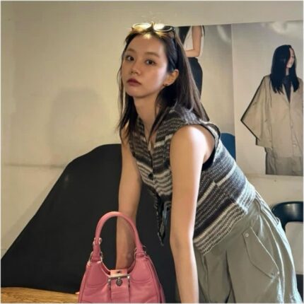 혜리 봄패션 핑크 프라다 가방 문패딩 호보백 가격은?