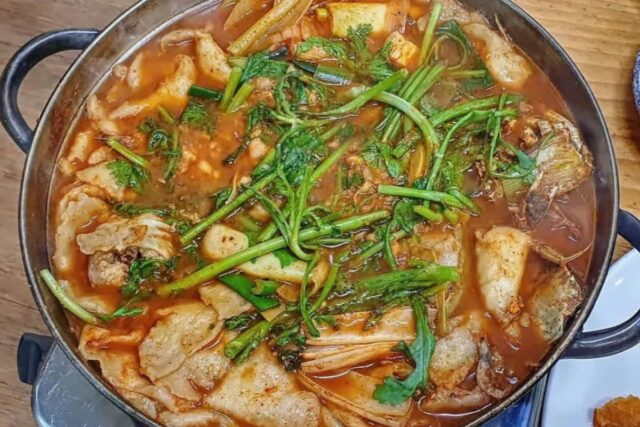 생선의 감칠맛과 칼칼, 얼큰한 맛이 일품인 매운탕 맛집 BEST5