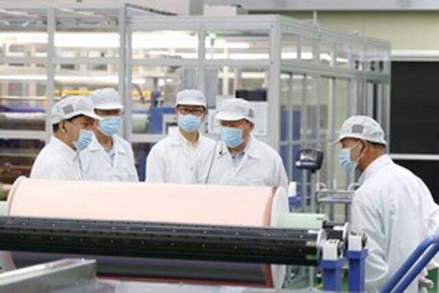롯데 신동빈, 신사업 경영 고삐…이번엔 말레이 동박 공장 찾았다
