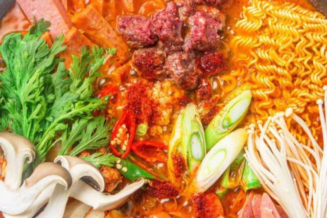 끓일수록 맛있다! 한국인의 입맛을 사로잡는 부대찌개 맛집 BEST5