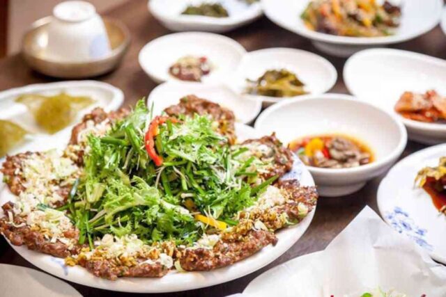 화려한 반찬 구성에 정신 놓고 먹게 된다는 전라도 한정식 맛집 BEST5
