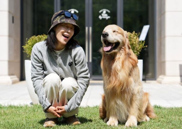문정희, 반려견 ‘마누’와 다시 찾은 옛 동네…”공기 좋고 햇살 좋아”