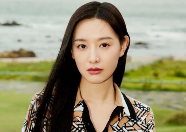 손수건을 가방 대신 사용하고 걸어서 출퇴근 한다는 백화점 회장님