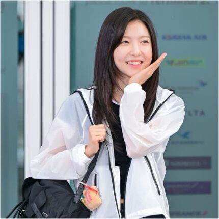 주현영 공항패션 질리지않는 프라다 가방 리나일론 백팩 요즘 가격은?